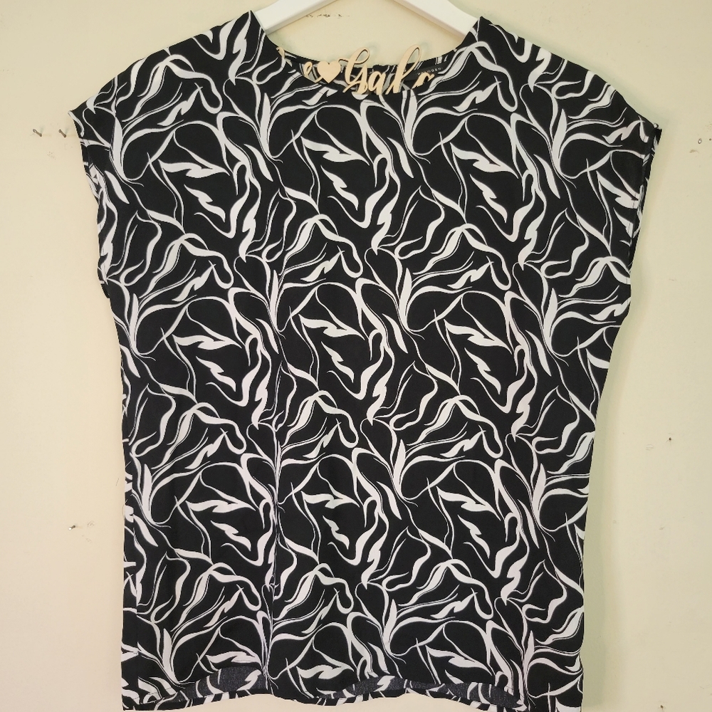 {3/$20} Halogen Black and White Blouse